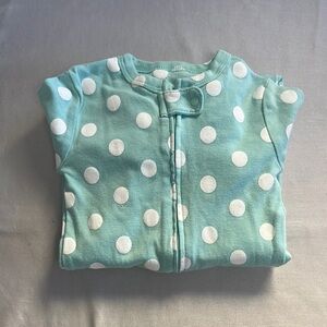 GAP NWOT Blue and White POLKA DOT snug fitting onesie sleeper